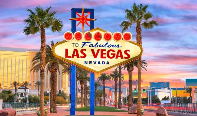 welcome to fabulous las vegas sign